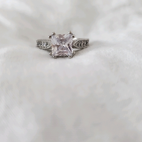 New Elegant 925 Silver Princess Cut Ring - Picture 9 of 10